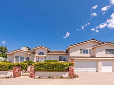 2210 Via Loma St