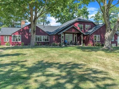 436 Lake Shore Dr W