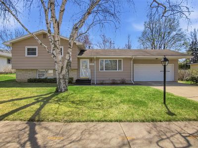 3147 Leslie Lane