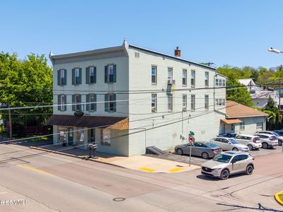 47 W Main St