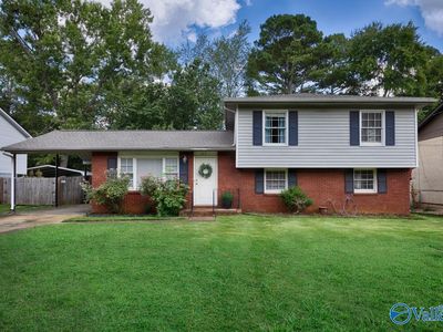 2614 Thornhill Rd NW