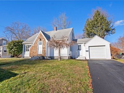 7 Lakeside Dr