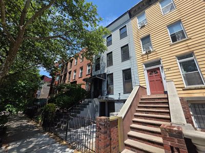 155 Clifton Pl