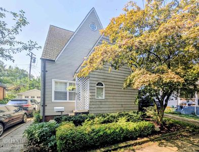 Property at 75 Mapleton Rd, Grosse Pointe Farms, MI