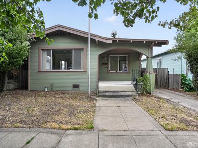 715 Mariposa Ave