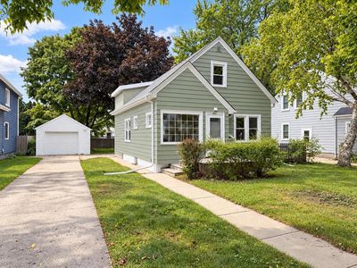 Property at 4937 N Hollywood AVENUE, Whitefish Bay, WI