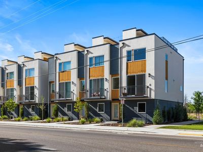 2218 W Kootenai St
