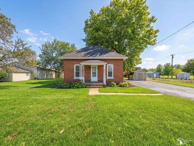 610 E Main St