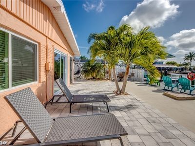 2589 Bayshore Dr
