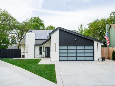 7975 Stone Canyon Cir