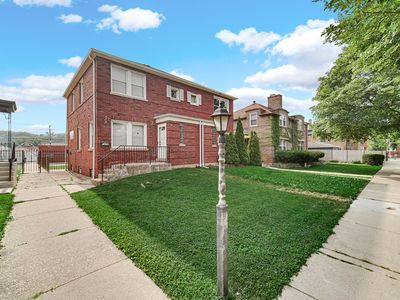 1819 N McVicker Ave