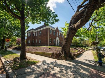 2241 40th Pl NW