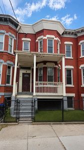 66 Oak St