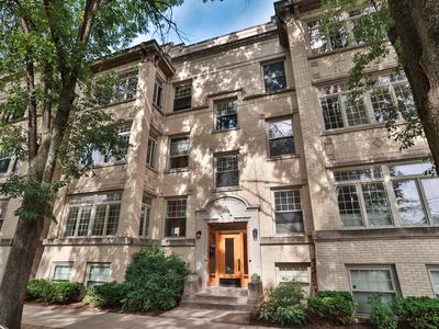 6151 N Glenwood Ave #205