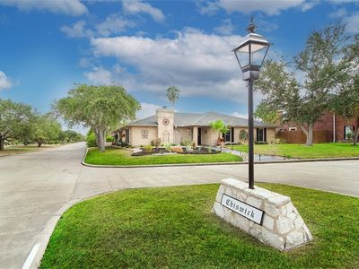 7002 Chiswick Dr