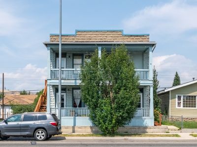 1829 Grand Ave