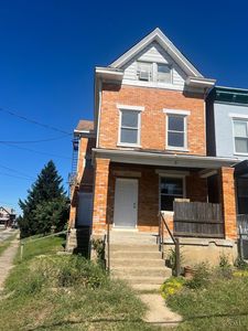 2200 Lawn Ave