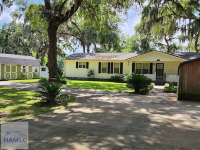 941 Lake Dr