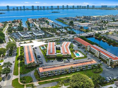 419 Us Highway 1 #208