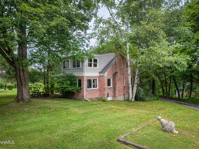 2 Bromley Ln