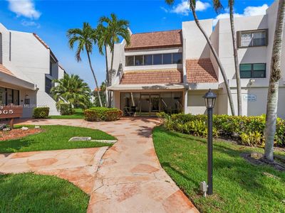 301 Racquet Club Rd APT 103