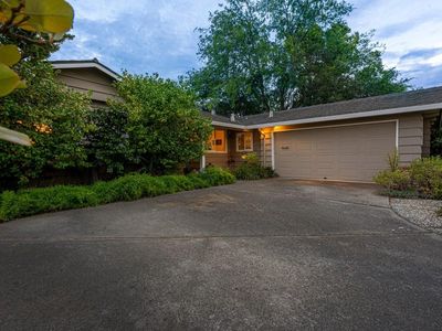 924 Kamsack Ct
