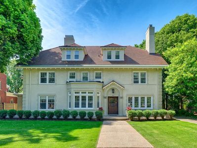 834 Summit Ave #2
