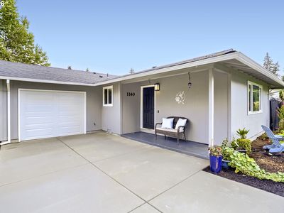 1140 NE 9th Pl