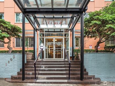 1400 Hubbell Place UNIT 1207