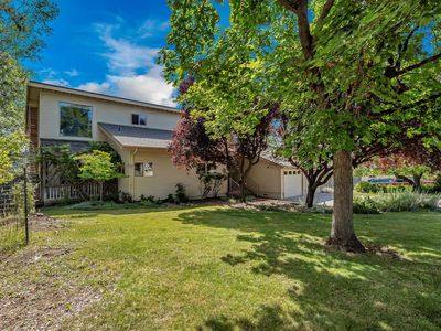734 Meadowlark Ln