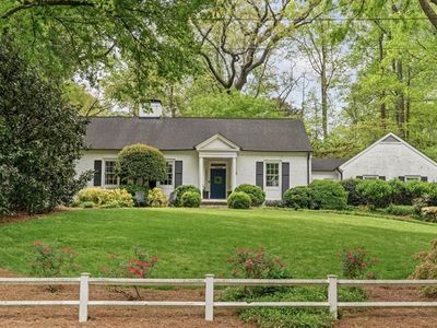 221 Robin Hood Rd NE