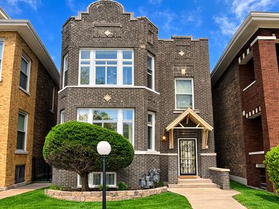 6733 S Maplewood Ave