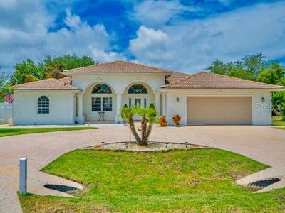 8 Fieldstone Ln