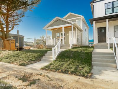 2520 Elliott Ave