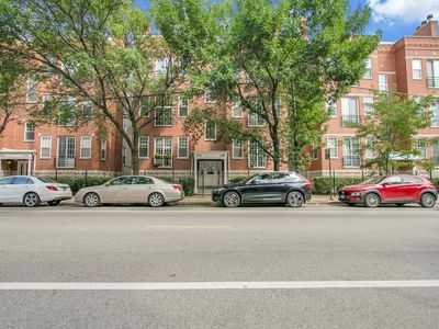 1322 W Belmont Ave #2W
