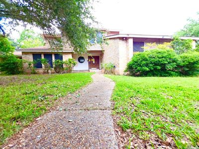 6218 Pine Needles Ln.