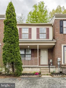 8 Laird Ln