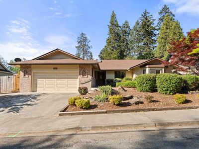 1007 NW Regent Dr