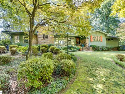 122 Lakeshore Dr