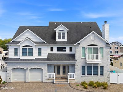 17 Lagoon Drive W