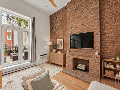 221 W 14th St APT 1B