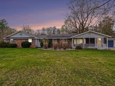 1596 Douglas Dr