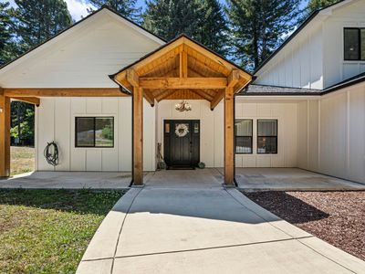 100 Tolowa Rd