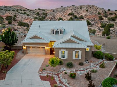 2305 Desert View Rd NE