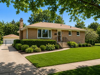 215 E Bryn Mawr Ave