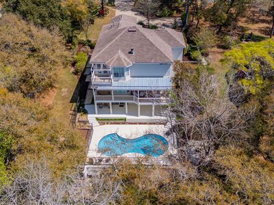 2760 Edgewater Dr