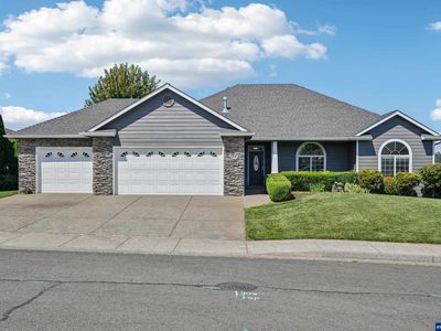 1093 NE Pine View Dr