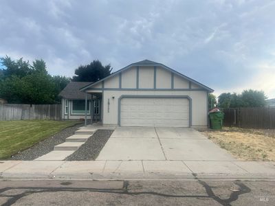 1911 W Tracy Ct