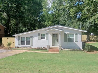 1100 Chandler Ave
