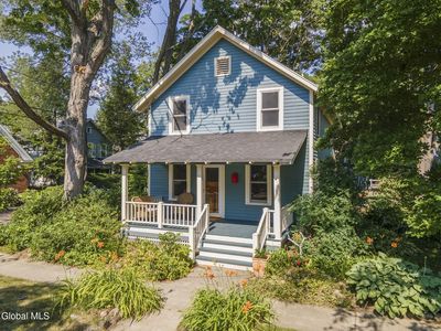 6 Pinewood Avenue